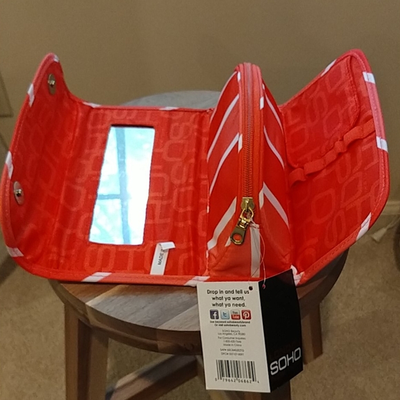 New! Cosmetic travel bag and cosmetic tools set - Picture 6 of 15